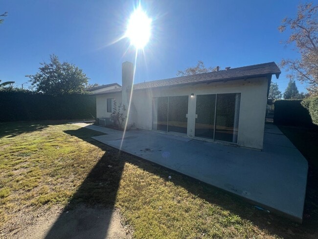 Building Photo - 3 Bedroom 2 Bath Home ,