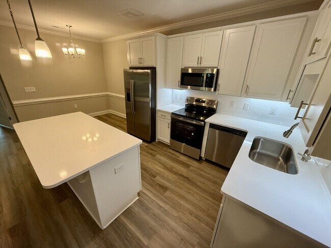 Building Photo - Anderson Creek Club Golf Course View - Available Now