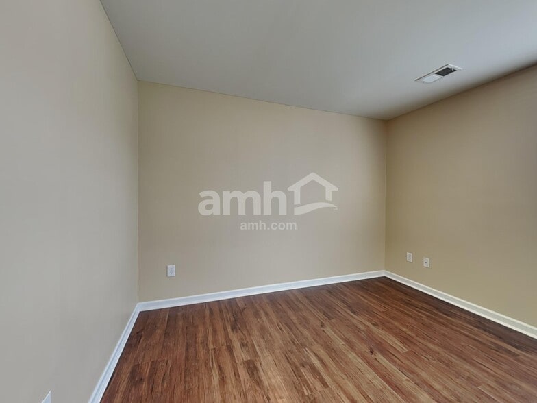 Building Photo - 314 Southwilde Way