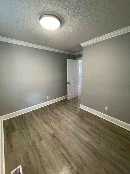 Building Photo - 774 Shull St