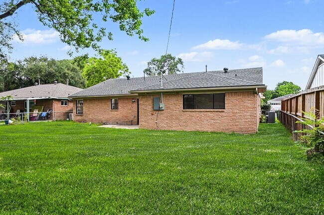 Building Photo - 7607 Grape St