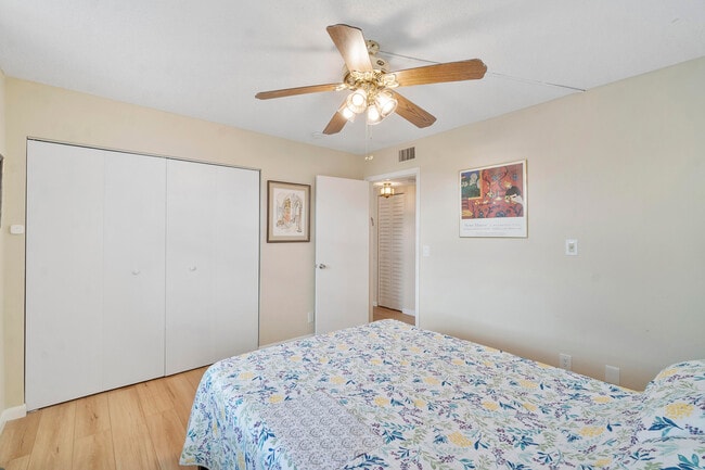 Building Photo - 27 Abbey Ln