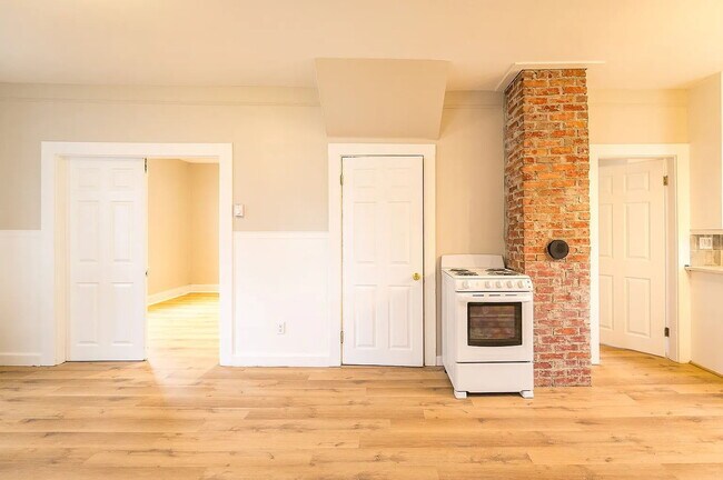 Building Photo - PRICE IMPROVEMENT! Beautiful 2-Bedroom Apartment – Quiet, Private Setting in Westbrook, Available...