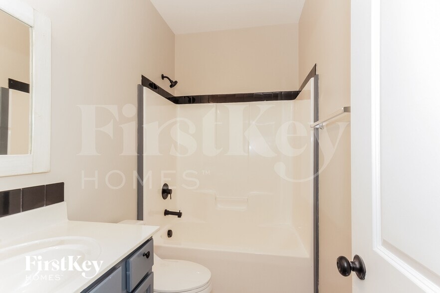 Building Photo - 12204 Flatbush Dr