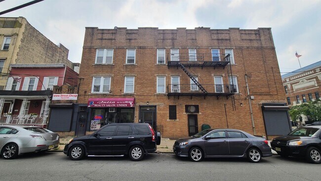 Building Photo - 297 Griffith St
