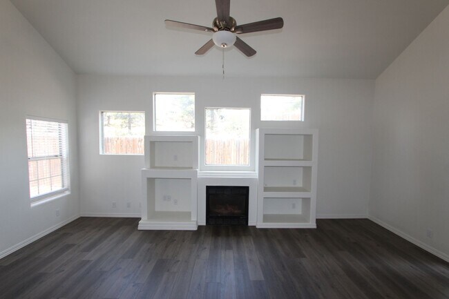 Building Photo - Remodeled End-Unit Townhome @ Village at Elk Run | 3 Bed, 2.5 Bath + 2-Car Garage