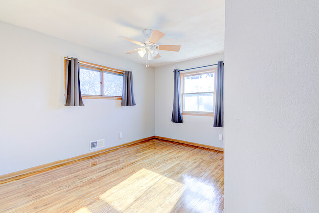 Master Bedroom - 949 Hawthorne Ave E