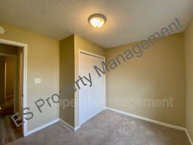 Building Photo - 4936 W Troy Ave