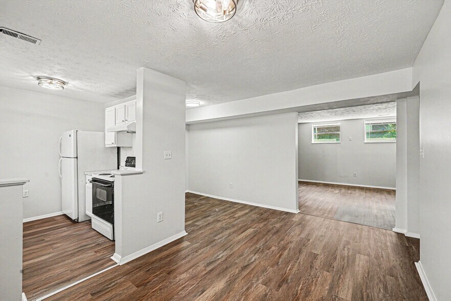 Building Photo - 562 Glenwood Ave