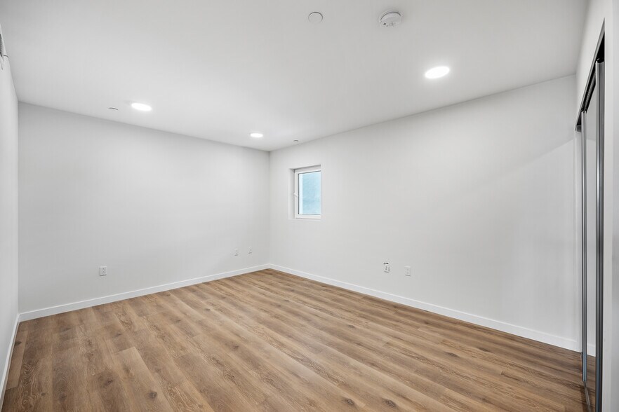 Building Photo - 6363 Tyrone Ave