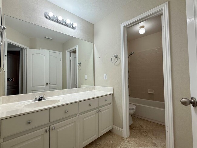 Building Photo - 2424 Arbor Dr