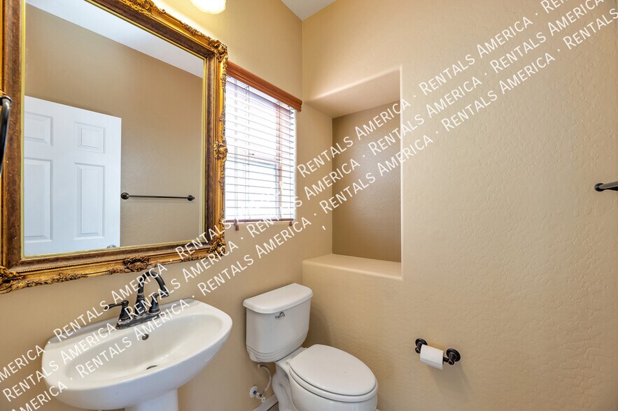 Building Photo - 15813 N Dante Dr