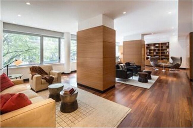 Building Photo - 333 E 91st St