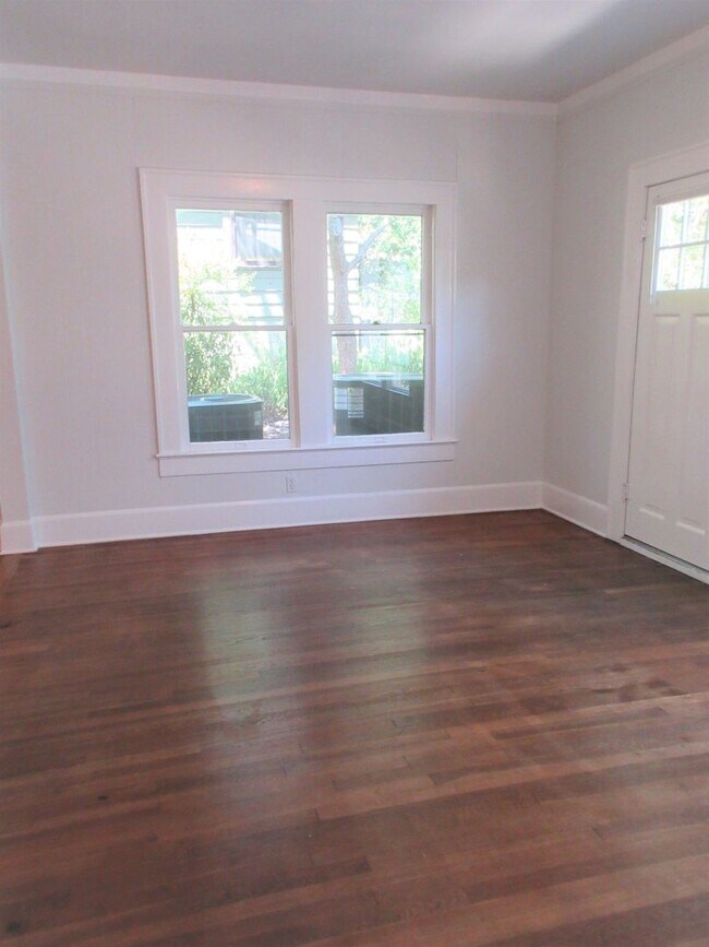 Building Photo - 709 Texas Ave