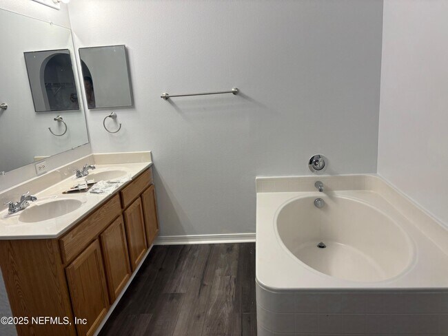 Building Photo - 7086 Shady Pine Ct