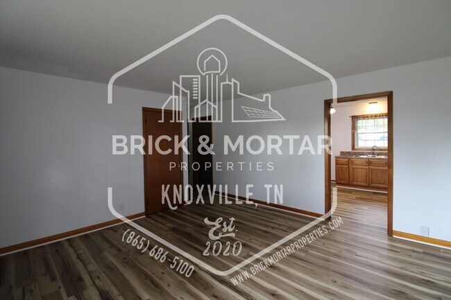 Building Photo - 2409 Holbrook Dr