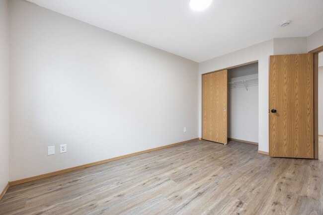 Building Photo - 4Bed/2.5 Bath available in SE Portland