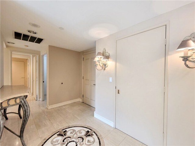 Building Photo - 850 E Ocean Blvd