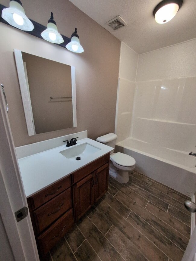 Building Photo - 3510 Southwood Dr