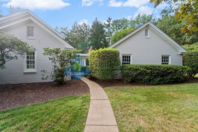 Building Photo - Elegant Fox Chapel 4-Bedroom, 3.5-Bath Home