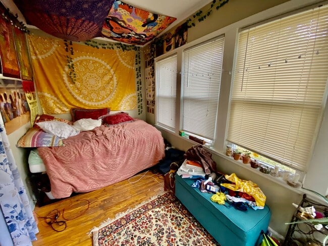 Building Photo - PREMIUM House! 5 bed/2bath by the U of M! ...