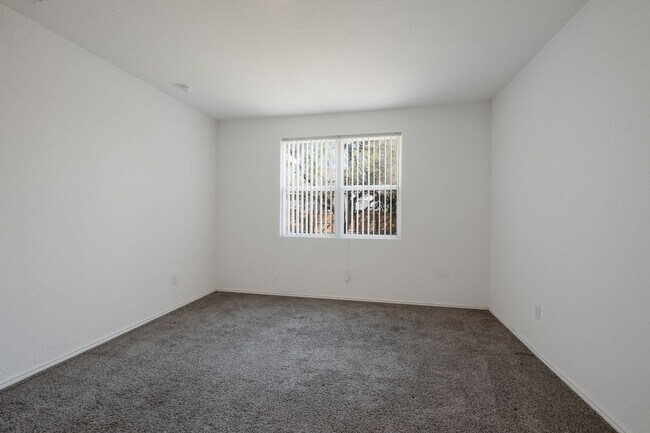 Building Photo - Lovely Rancho Primera Property