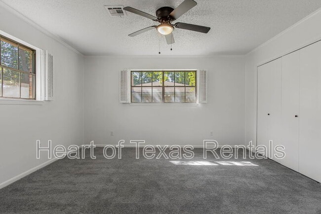 Building Photo - 465 Cranbrook Dr