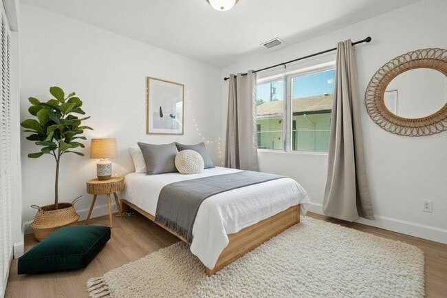 Building Photo - Charming 3-Bedroom Home in Miami - Comfortable Living in a Prime Location
