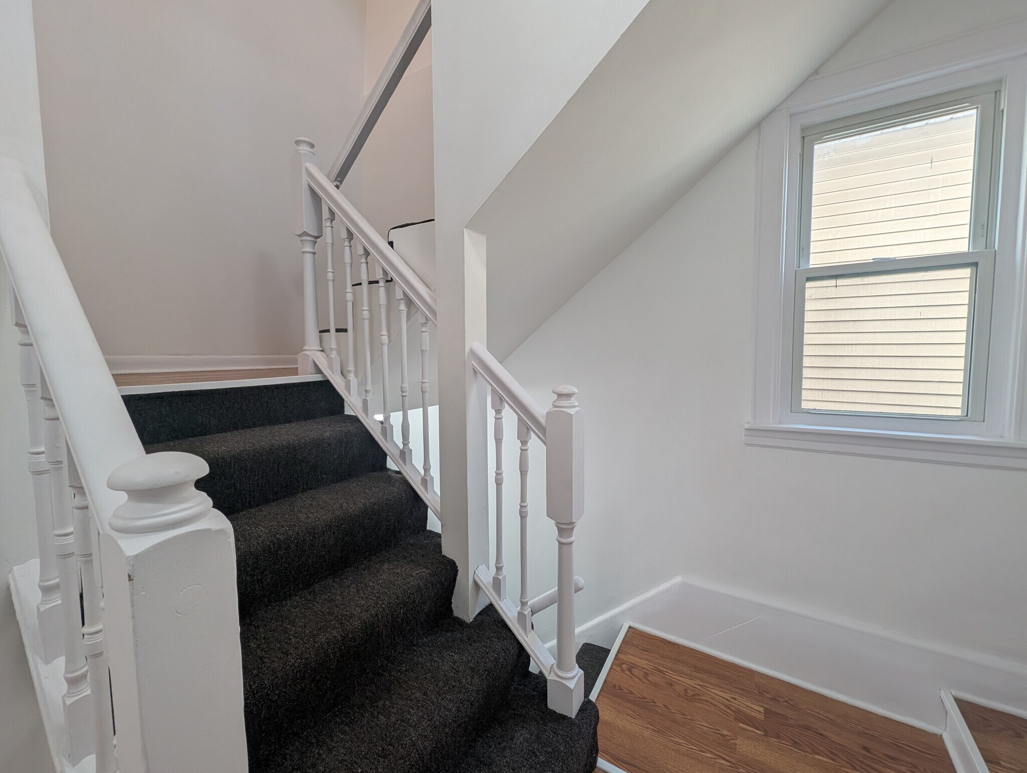 Building Photo - 1520 W Melrose St