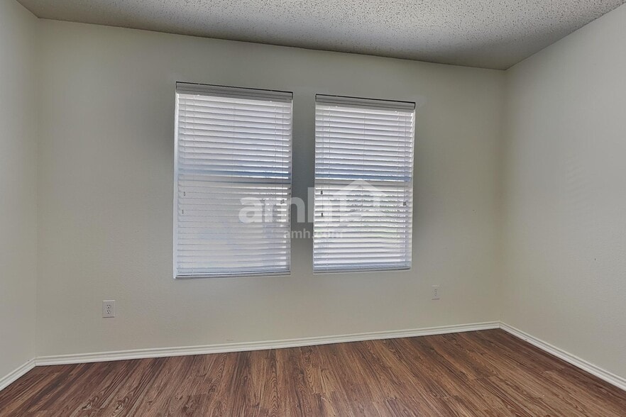 Building Photo - 8724 Hunters Creek Ct