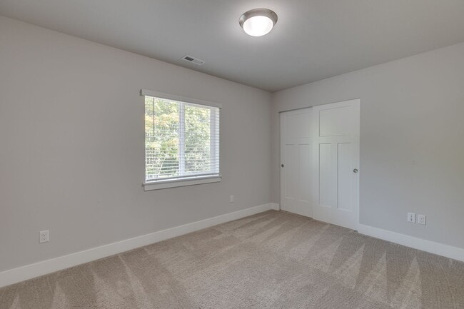 Building Photo - Seattle Hill Road Area Beautiful 5 Bedroom...