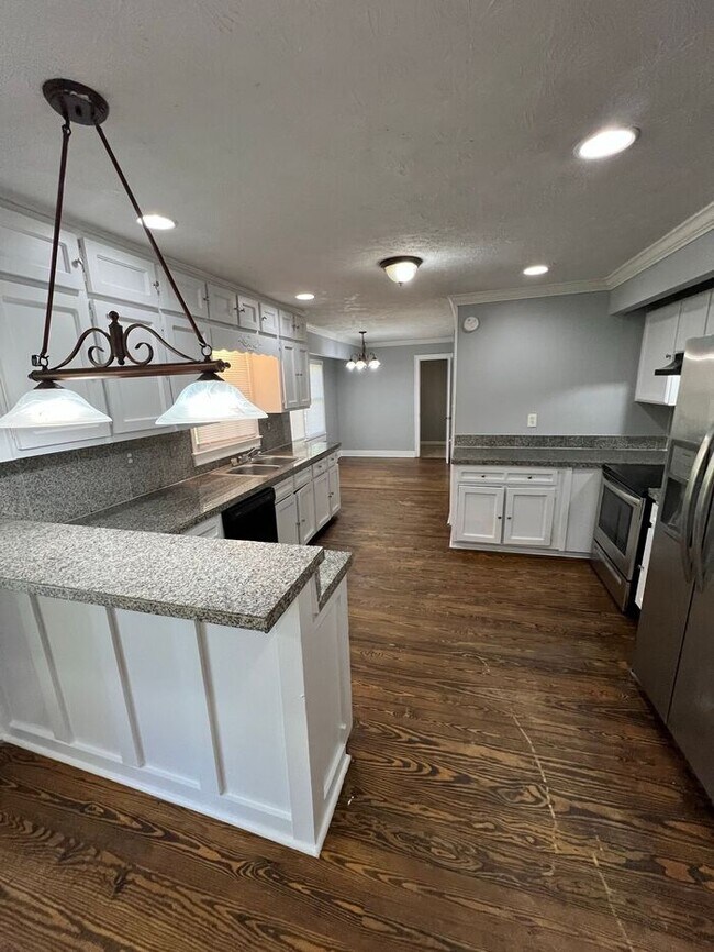 Building Photo - Huge 5 bedroom home in Lawrenceville NOW READY!