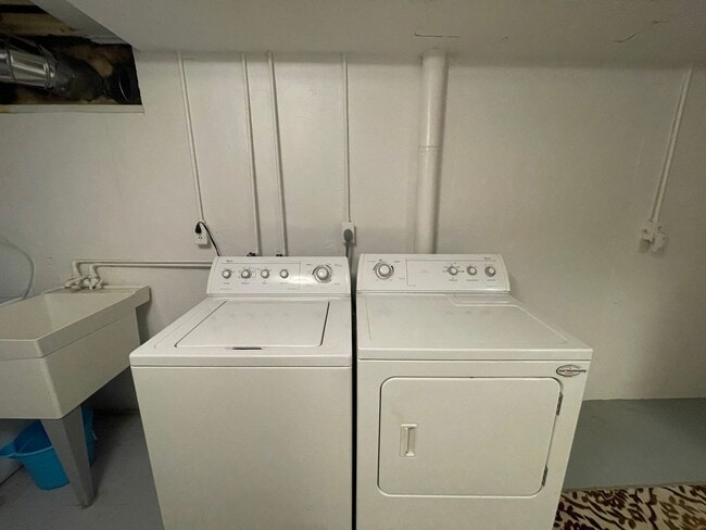 Building Photo - Three Bedroom Home in Richland