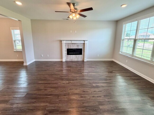 Building Photo - 370 Azalea Dr