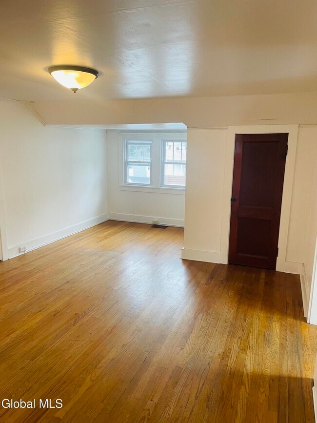 Building Photo - 129 France Ln