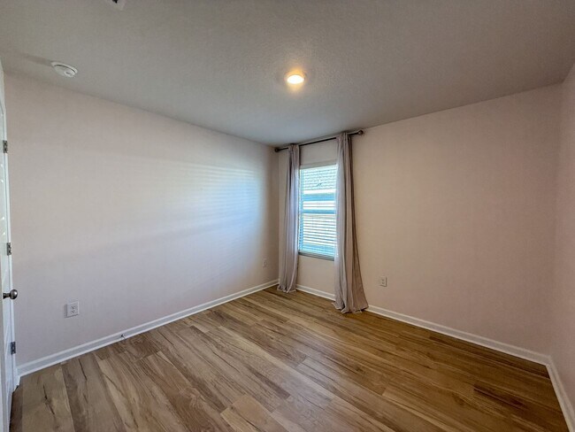 Building Photo - Updated 4 Bedroom 2 Bath Rental Near Navy Federal - Lawn Care Included!