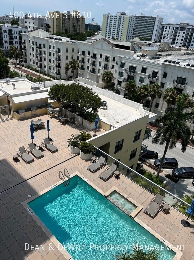 Building Photo - 400 4th Ave S