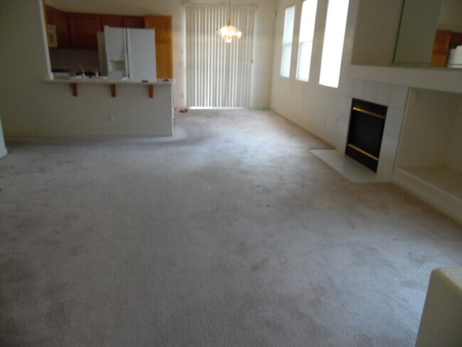 Building Photo - Single Story, 3 bedroom in Peccole Ranch!