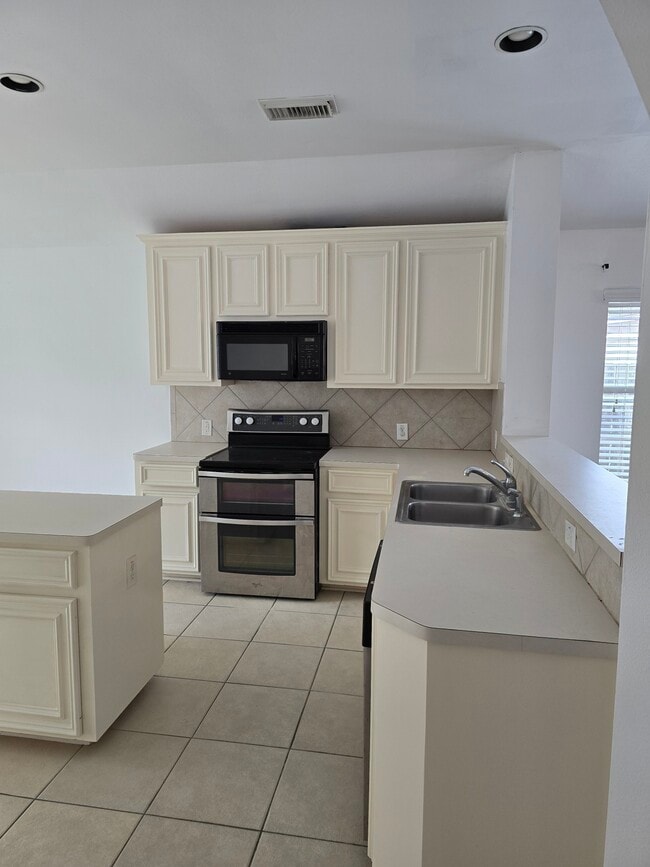 Building Photo - 2910 Plum Lake Dr