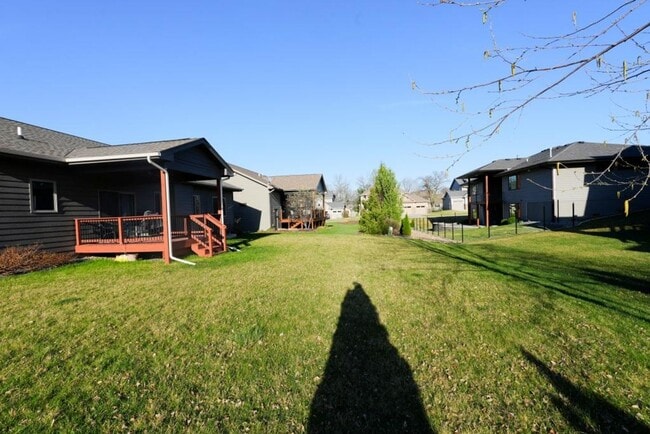 Building Photo - "Luxury Ranch Living: Your Dream Home with Furnished Basement in Urbandale"