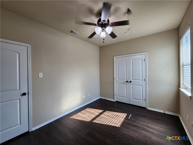 Building Photo - 1032 Brown Rock Dr