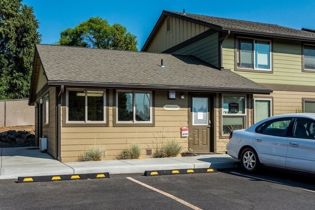 Building Photo - 2050 SW Timber Ave