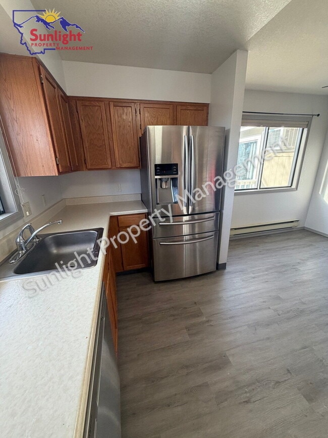 Building Photo - Updated 2-Bedroom Condo in the Heights – Garage, Balcony & Views