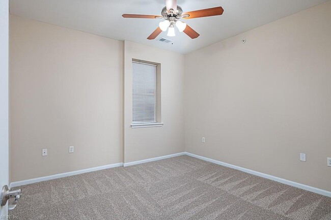 Building Photo - 5300 Warminster Dr