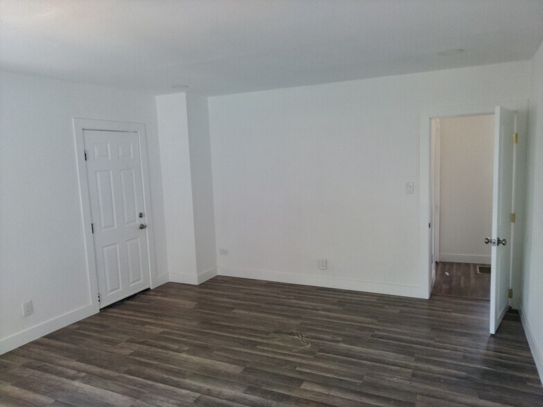 Building Photo - 7181 Palm Ave