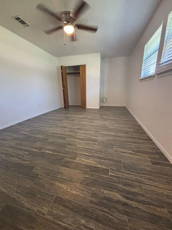 Building Photo - 1931 Post Oak Dr