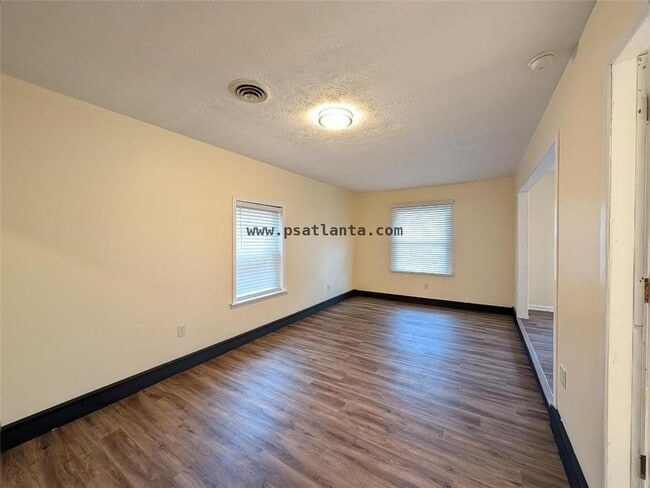 Building Photo - 525 Cedar Wood Ct SW