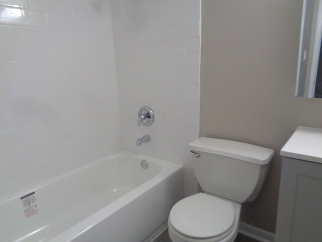 Building Photo - 9437 86th Ct