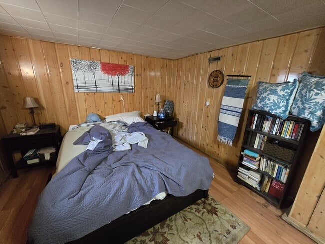 Building Photo - 417 E Tamarack St