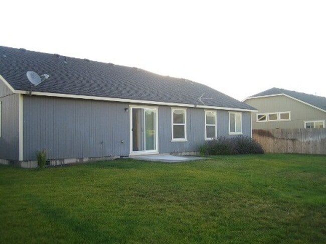 Building Photo - 5007 Spirea Dr